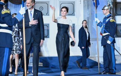 El vestido de doña Letizia en los Premios Princesa de Asturias, la inspiración perfecta para las madrinas de este otoño-invierno
